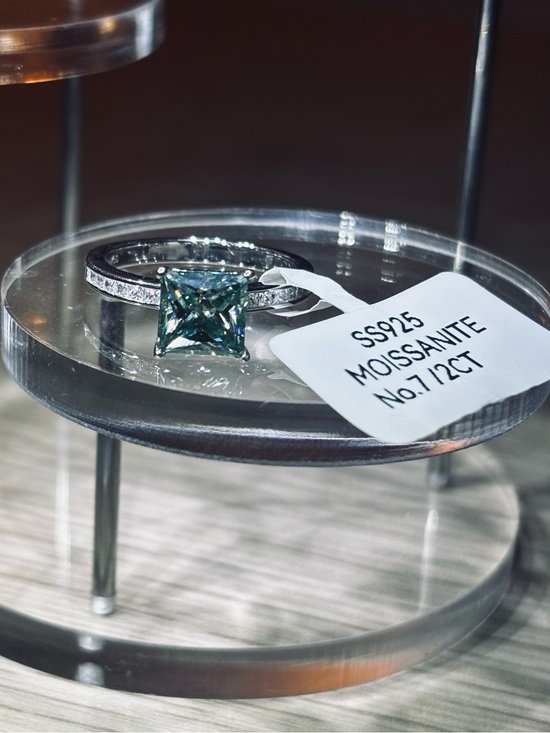 Moissanite Jewelry - Solid 925 Sterling Silver VVS Emerald Green Moissanite Ring